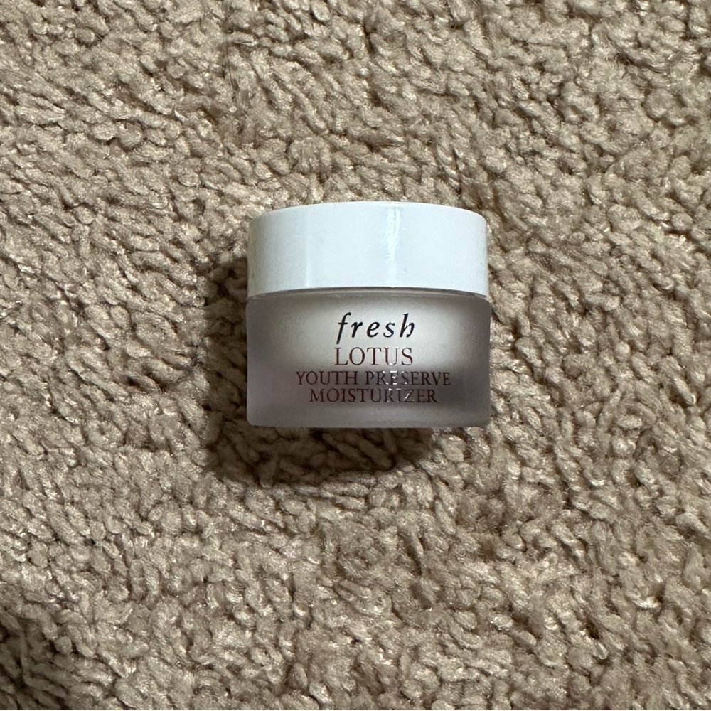 3 for $15 - NEW Lotus Youth Preserve Line & Texture Smoothing Day Cream - Picture 2 of 5